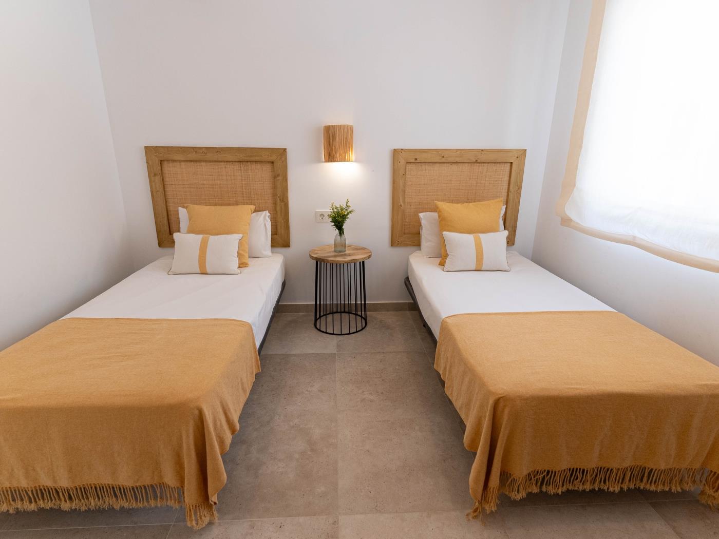 image Appartement · Vélez-Málaga · ★4,80 · 3 chambres · 4 lits · 2 salles de bain 11