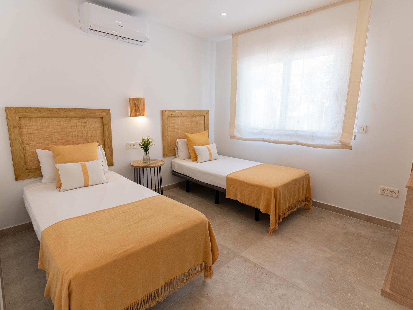 image Appartement · Vélez-Málaga · ★4,80 · 3 chambres · 4 lits · 2 salles de bain 12