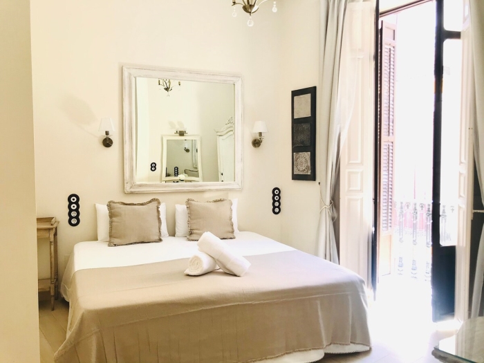 image Calderon & old town 4 balconies by ELE Apartments 5