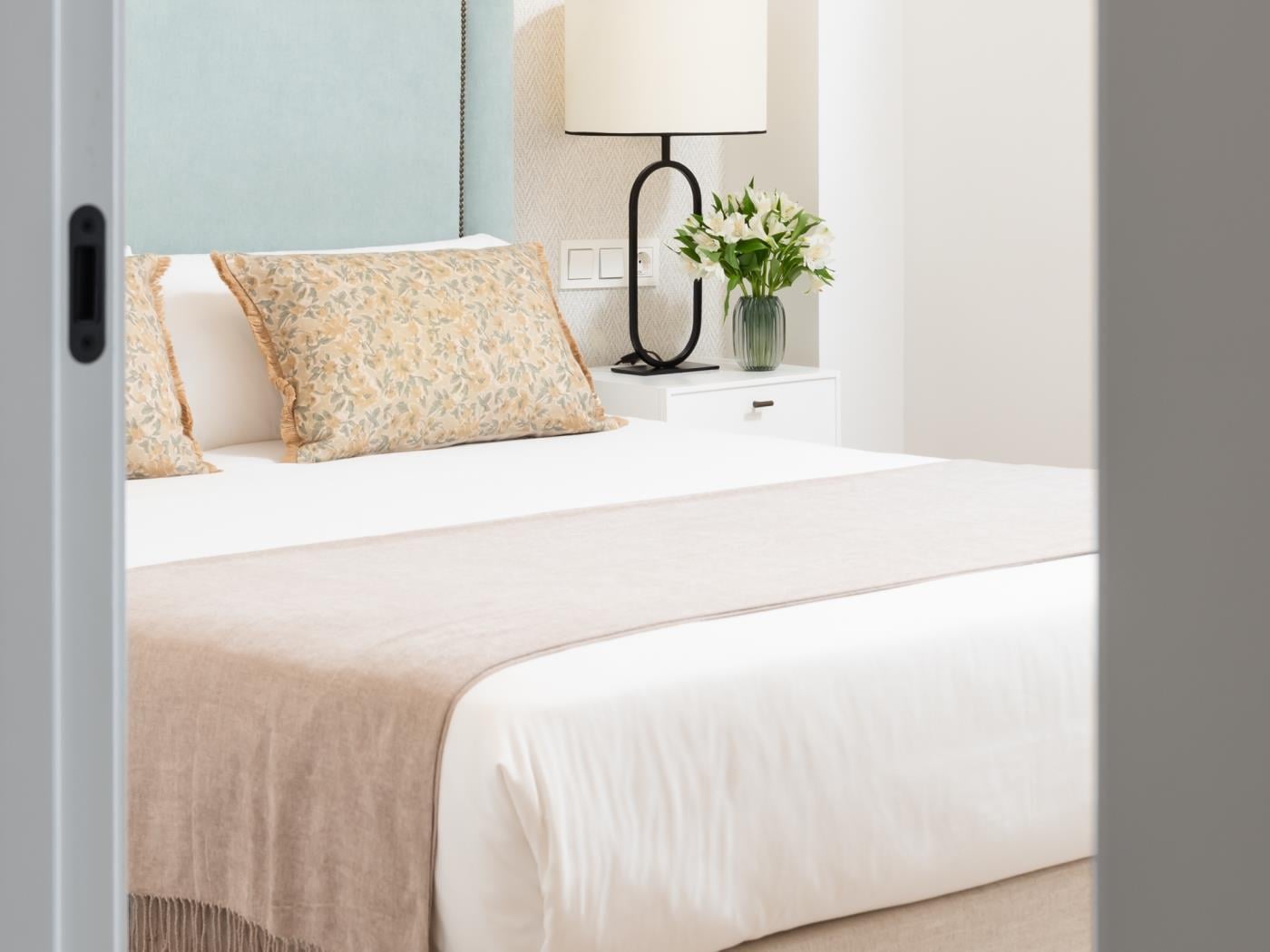 image Donoso Cortes Free parking by ELE Apartments 17
