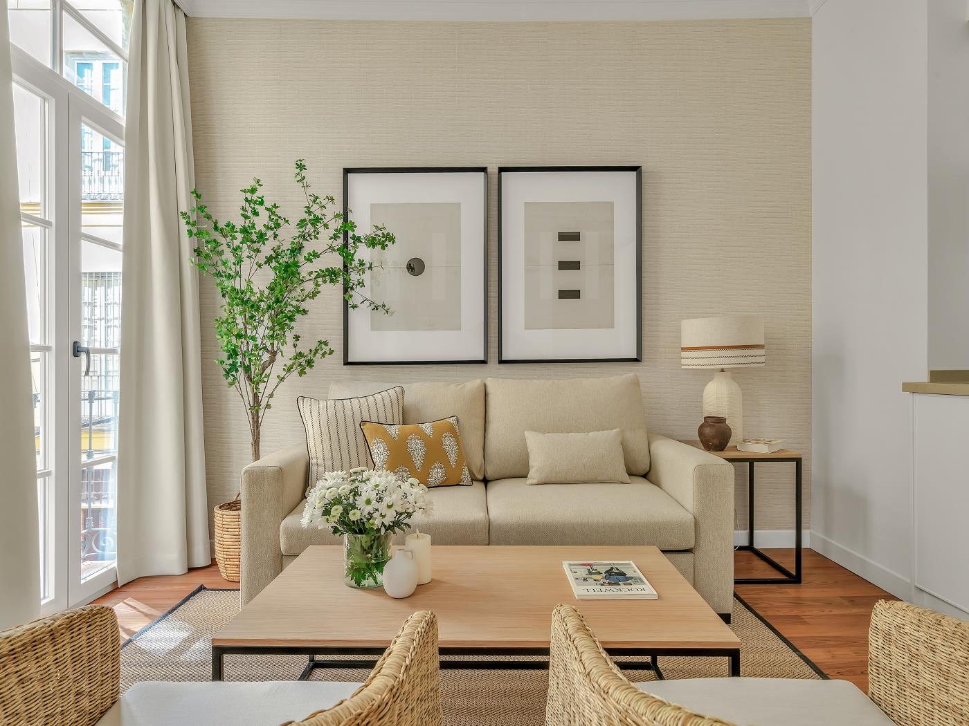 image Minimal Rooms II by ELE Apartments 1