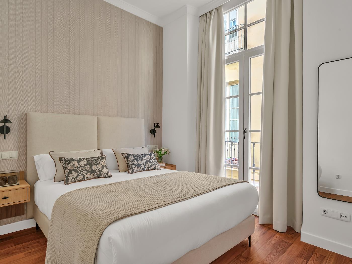 image Minimal Rooms II by ELE Apartments 9