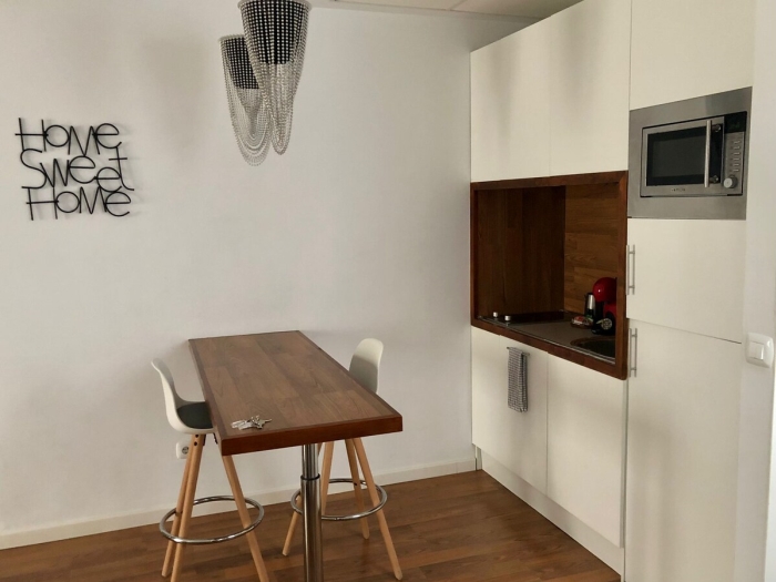 image Minimal Rooms IV by ELE Apartments 3