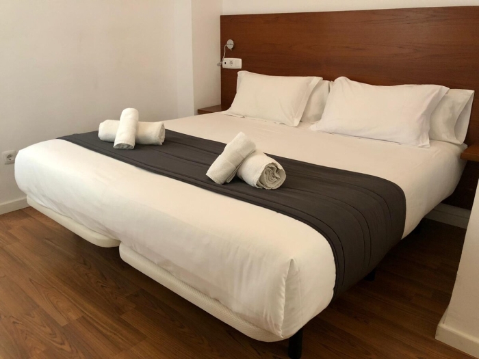image Minimal Rooms IV by ELE Apartments 6