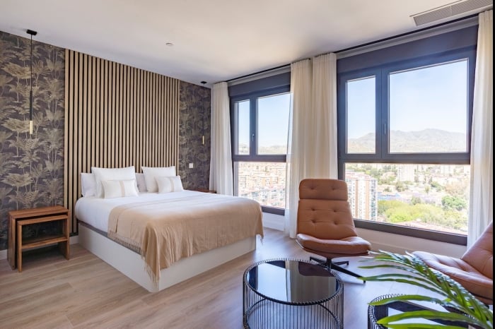 Skyline Rooftop Pool & Coworking by ELE Apartments