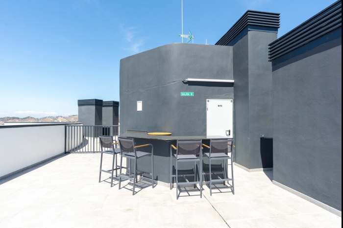 image Skyline VI Pool Coworking by ELE Apartments 14