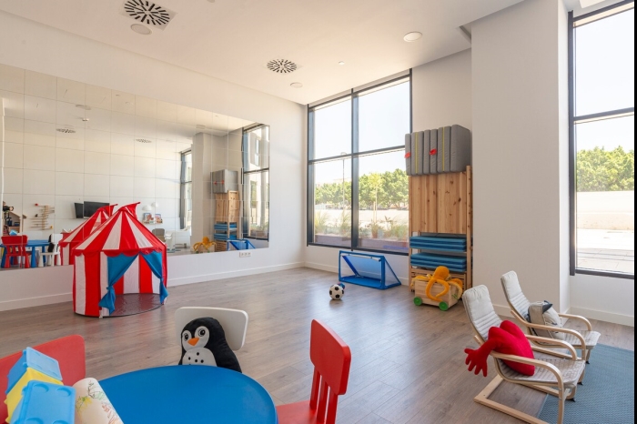 image Skyline VI Pool Coworking by ELE Apartments 17