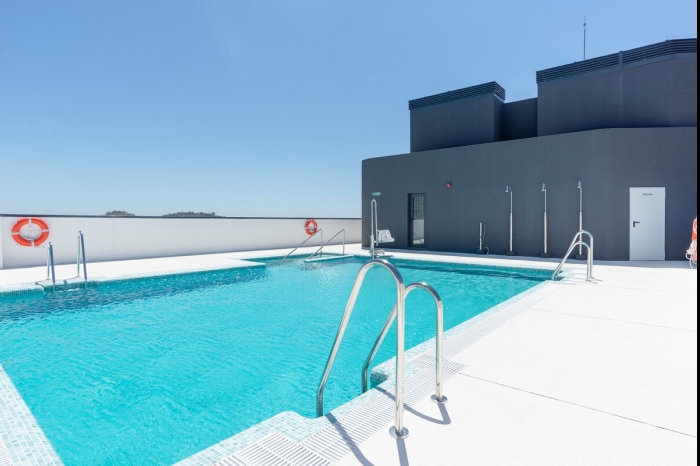 image Skyline VI Pool Coworking by ELE Apartments 18