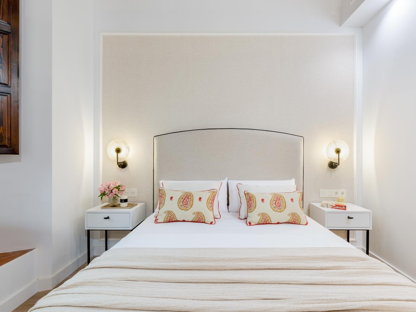 image Minimal Rooms IX by ELE Apartments 14