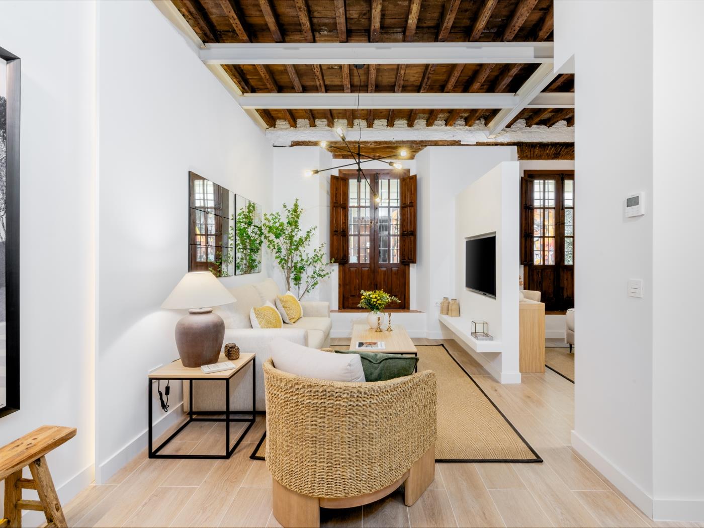 image Minimal Rooms IX by ELE Apartments 1