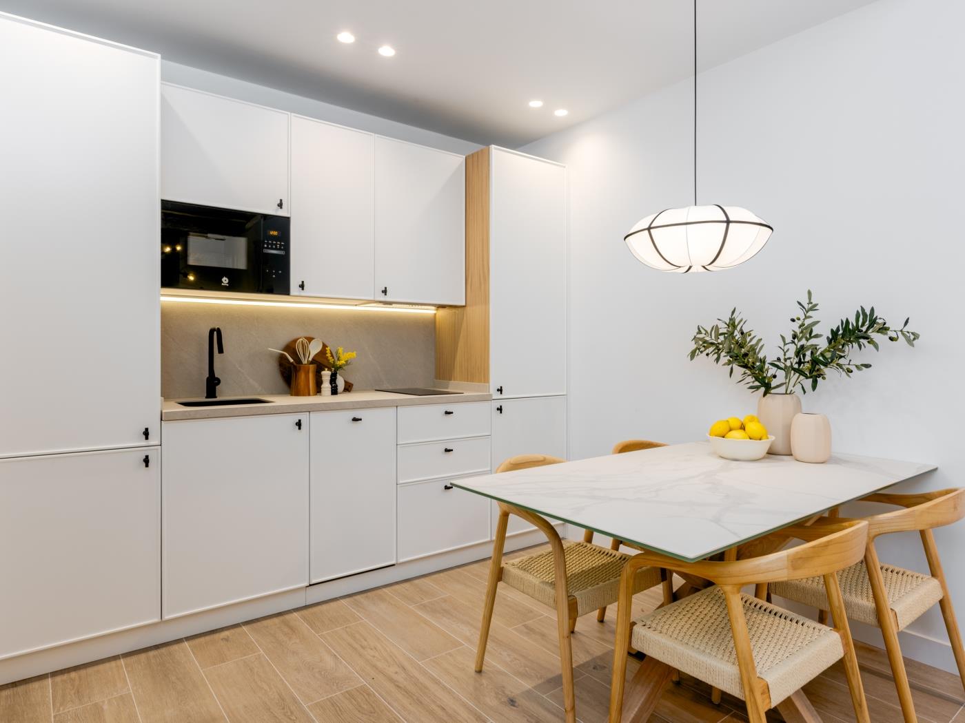 image Minimal Rooms IX by ELE Apartments 24