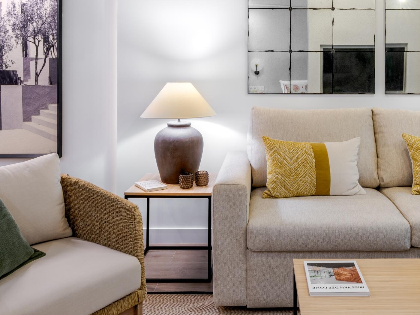 image Minimal Rooms IX by ELE Apartments 9