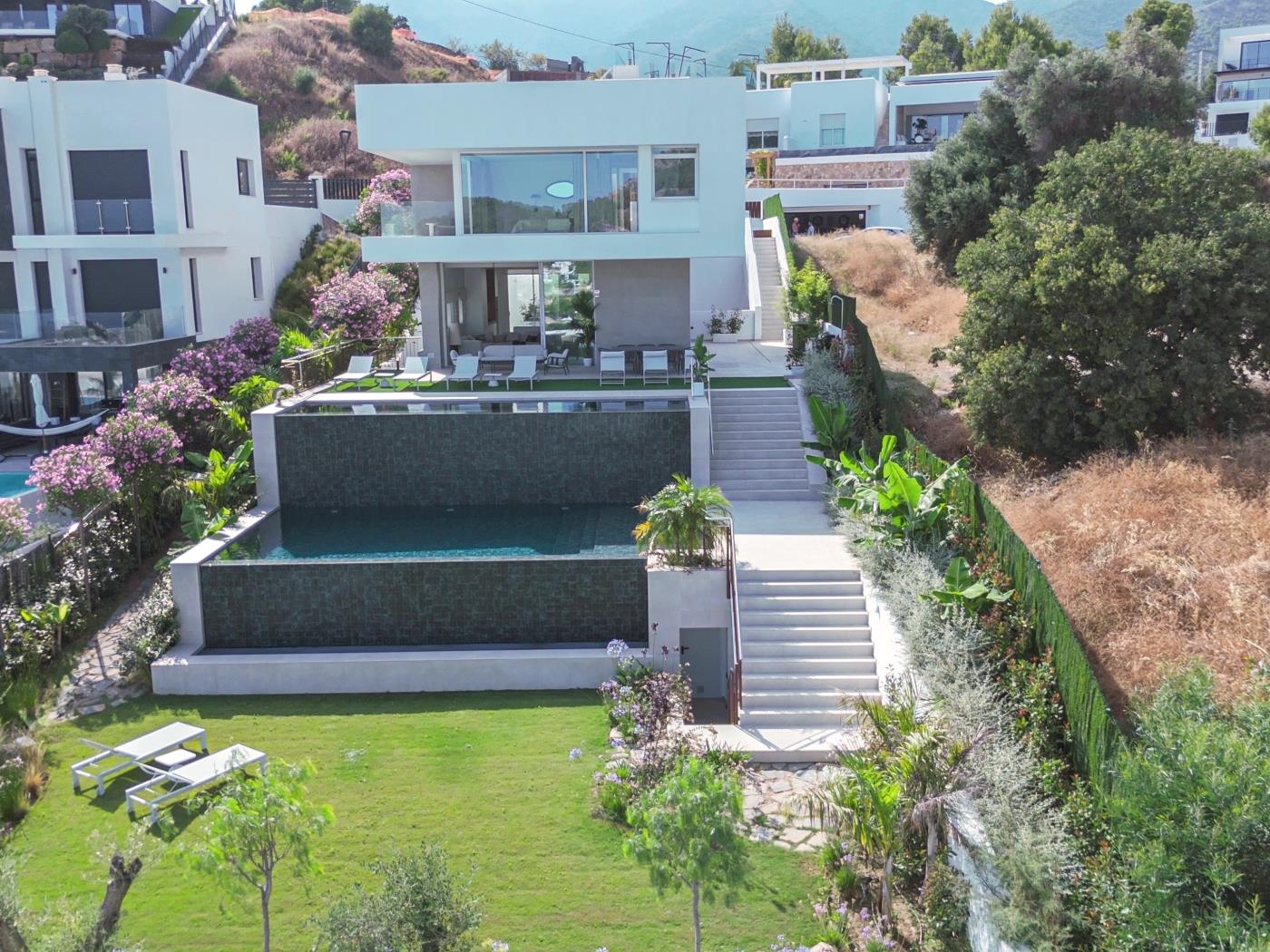 image Luxury Villa Sunset Hills by ELE Apartments 1