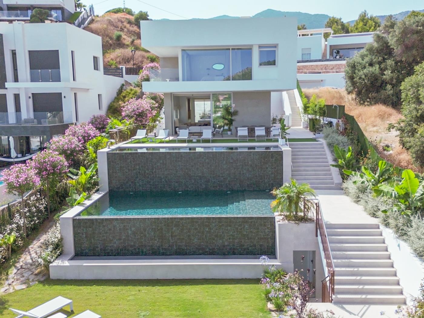 image Luxury Villa Sunset Hills by ELE Apartments 6
