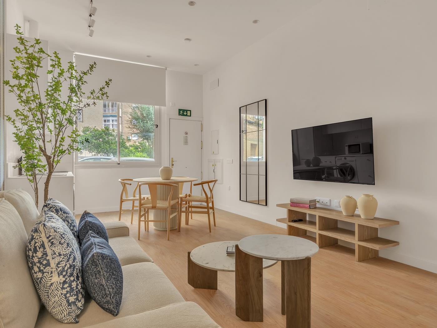 image Stylish Studio Private Entrance by ELE Apartments 1
