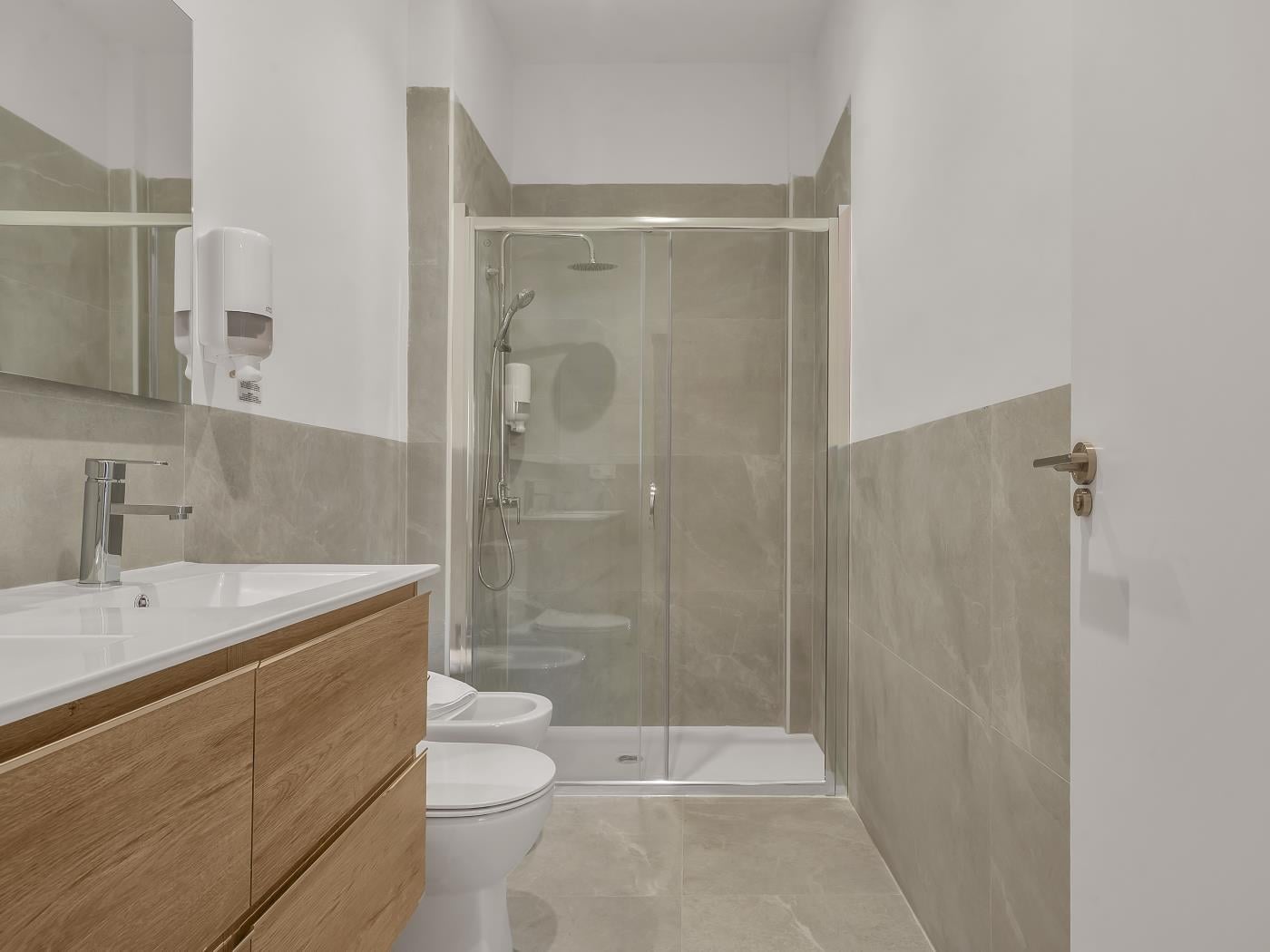 image Stylish Studio Private Entrance by ELE Apartments 6