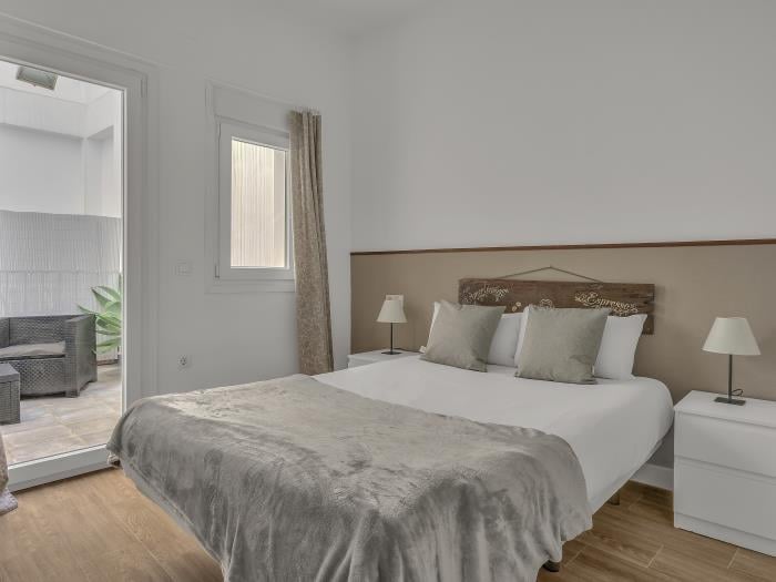 Charming Frontaura Patio by ELE Apartments