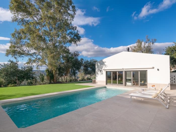 Luxury Rural Villa & Pool by ELE Apartments