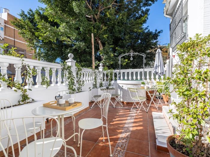 Central House with Terrace & Patio by ELE Apartments