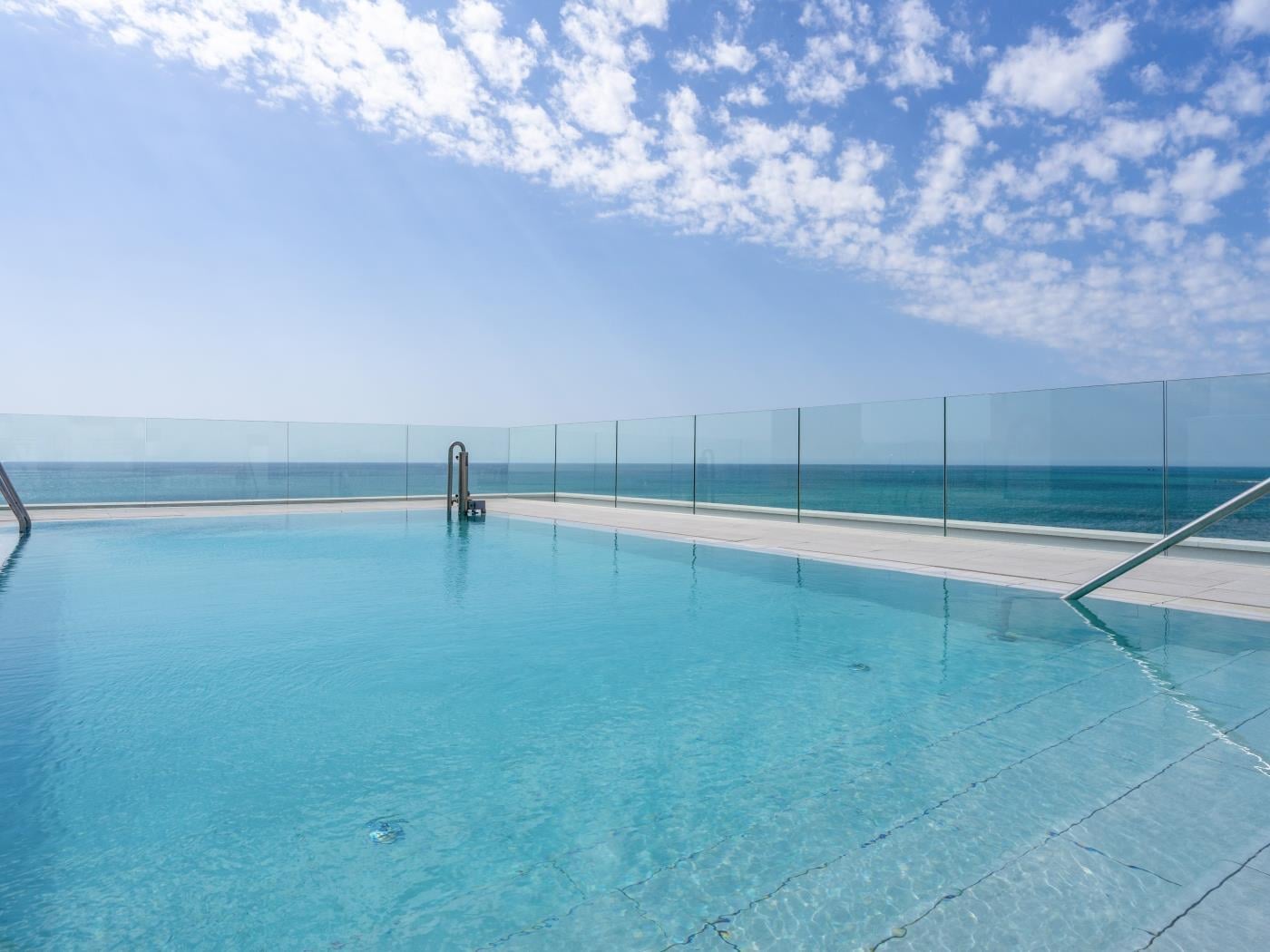 image Beachfront Penthouse & Pool by ELE Apartments 22