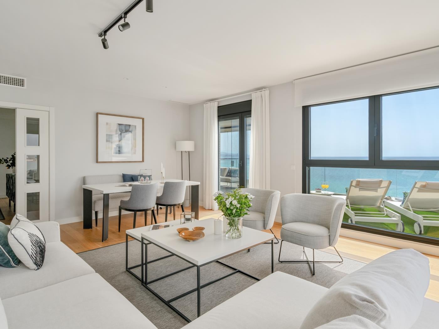 image Beachfront Penthouse & Pool by ELE Apartments 2