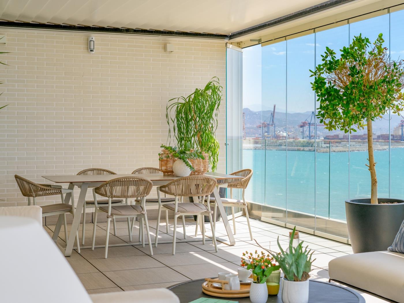 image Beachfront Penthouse & Pool by ELE Apartments 4