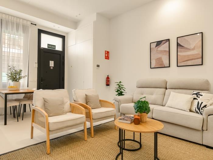 Estudio recién reformado con diseño moderno y todas las comodidades
